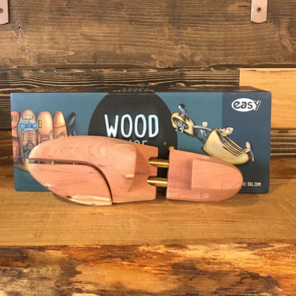 Tendiscarpe in legno di cedro