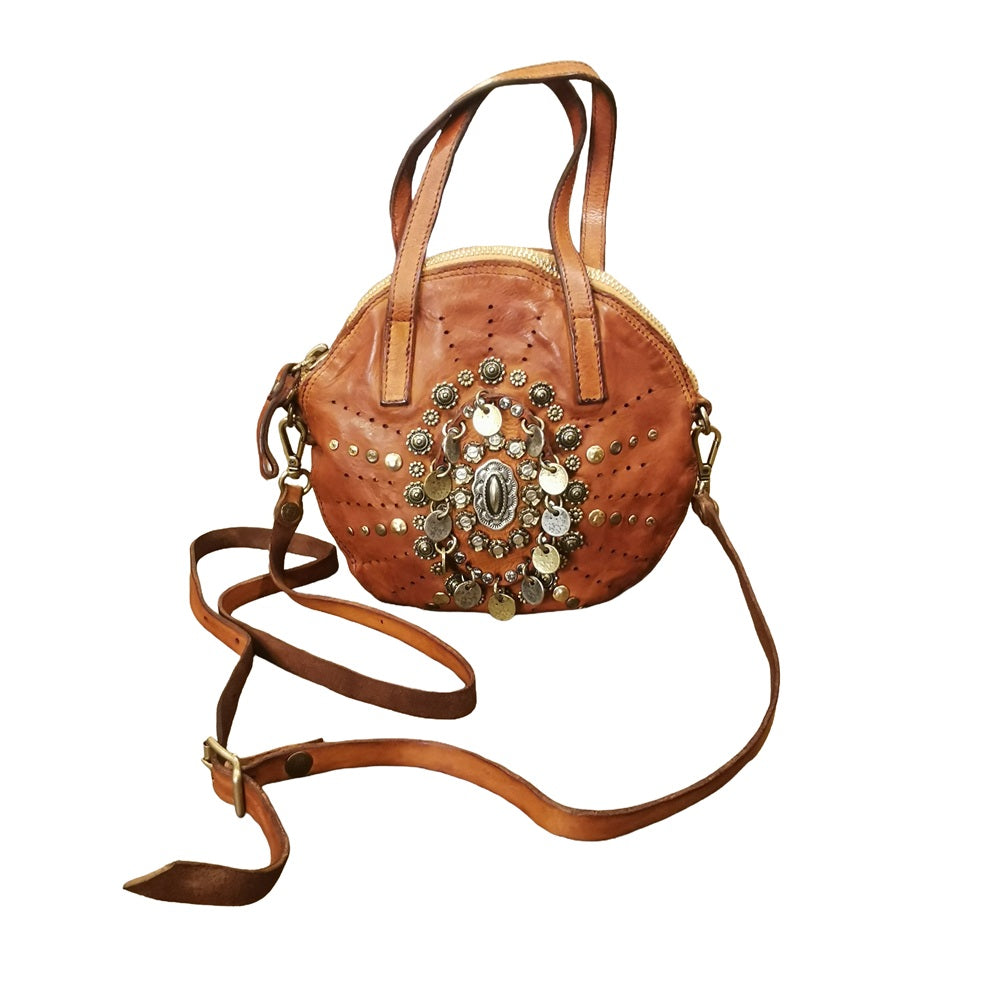 Borsa tonda con medaglie e borchie Campomaggi C016140ND-X3136 Cognac