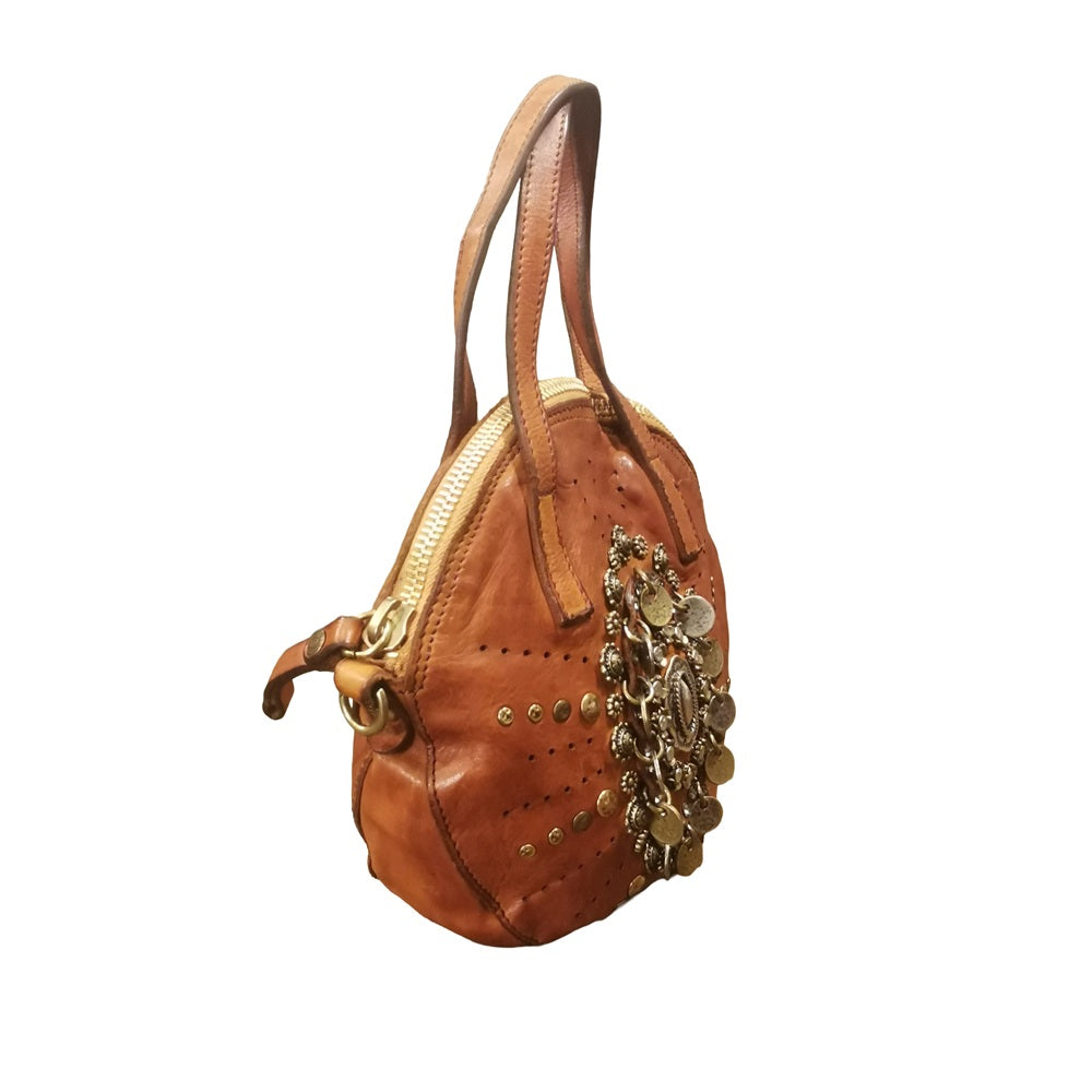Borsa tonda con medaglie e borchie Campomaggi C016140ND-X3136 Cognac