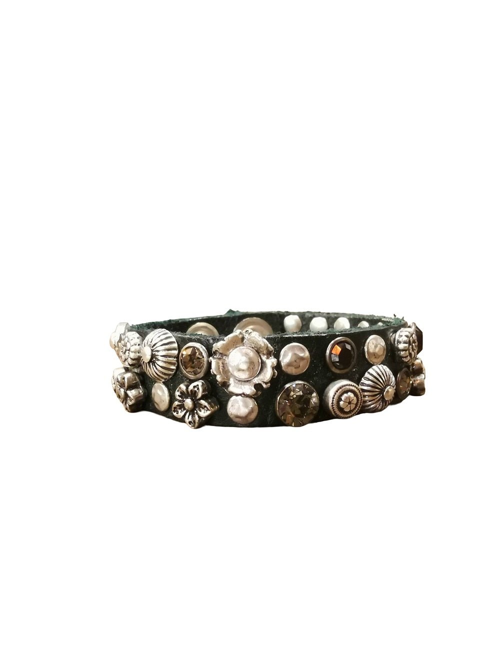 Bracciale in pelle con strass e borchie a fiori Campomaggi C024010ND - X2945 Bottiglia - Pelletteria Allegrini
