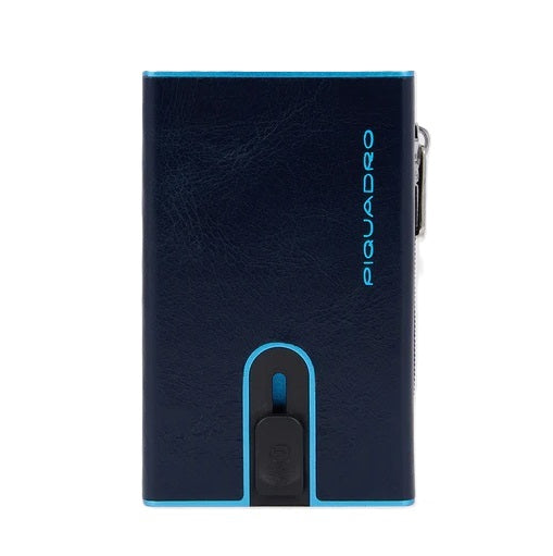 Portafoglio compatto, porta carte con pratica tasca con zip in cui riporre le monete, di Piquadro. Piccolo, leggero, realizzato in morbida pelle con case in alluminio e protezione RFID.