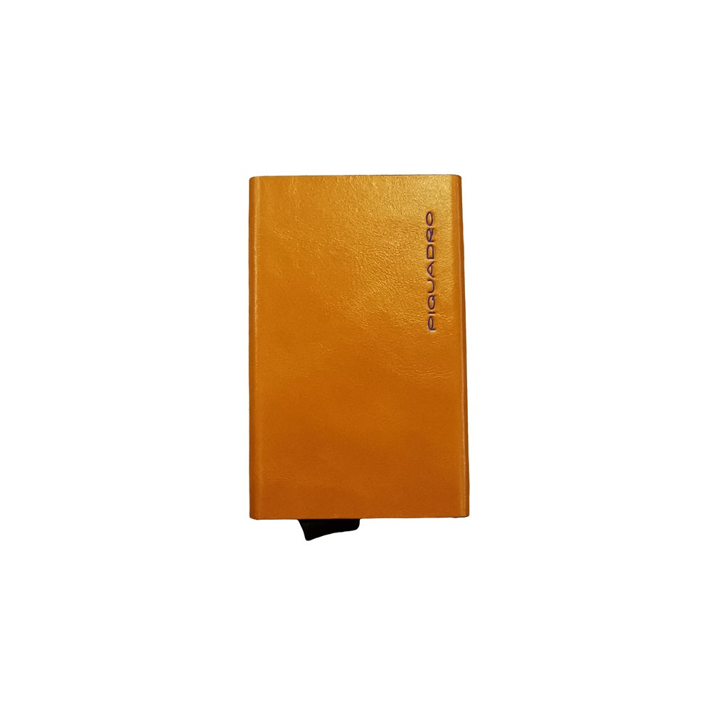 Portafoglio compatto, porta carte con pratica tasca con zip in cui riporre le monete, di Piquadro. Piccolo, leggero, realizzato in morbida pelle con case in alluminio e protezione RFID.