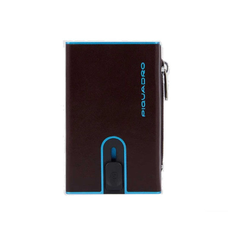 Portafoglio compatto, porta carte con pratica tasca con zip in cui riporre le monete, di Piquadro. Piccolo, leggero, realizzato in morbida pelle con case in alluminio e protezione RFID.