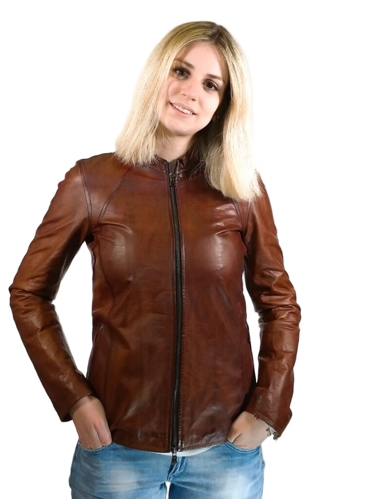 Giacca in pelle donna Romana tuscany tamponata a mano pelletteria allegrini legno