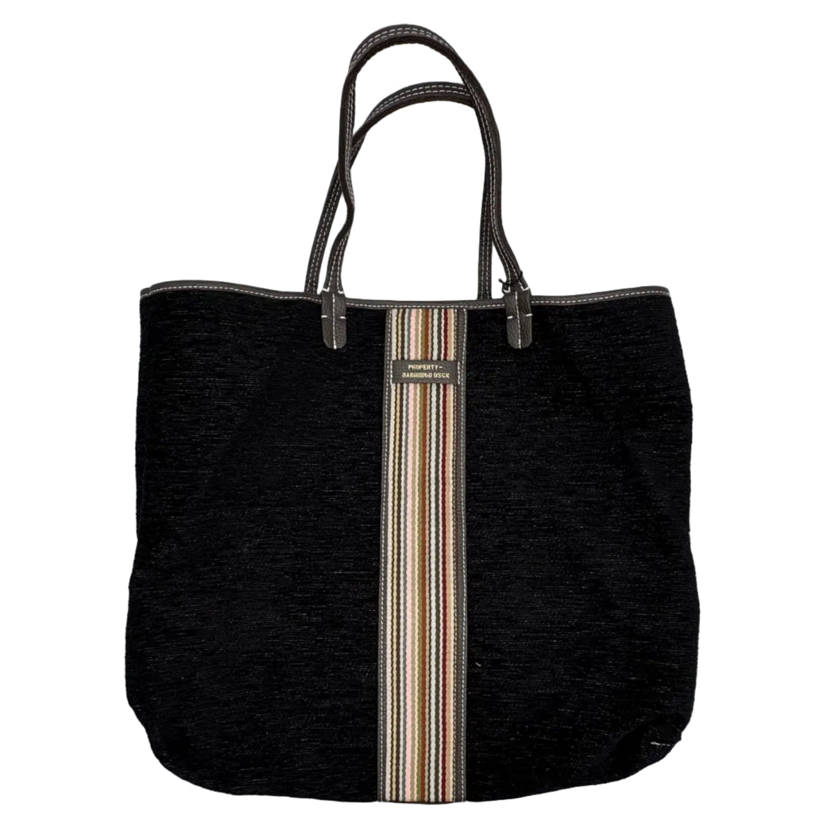 Shopper in tessuto tinta unita, con banda centrale multicolor e classica scritta MANIKOMIO, con borsetta interna staccabile.