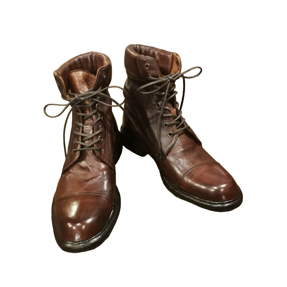 Stivaletto alto stringato da uomo, classico, elegante, un modello che non passa mai di moda.