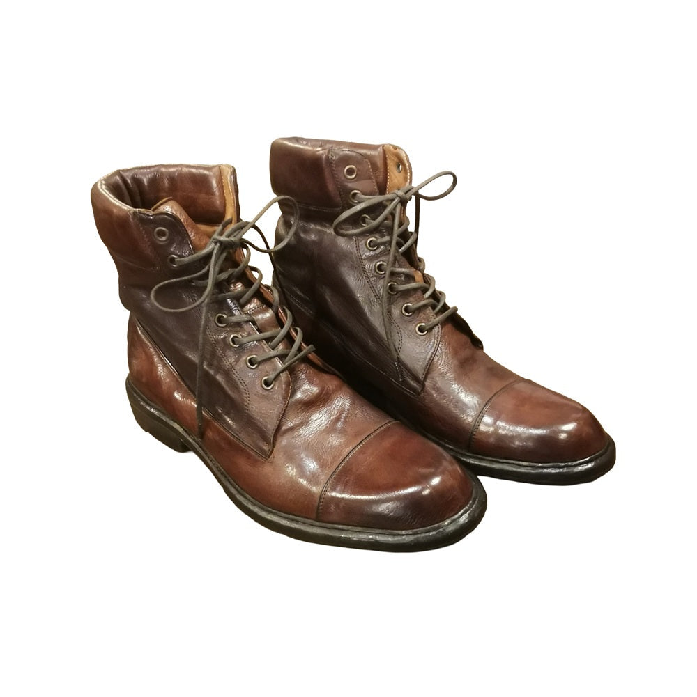 Stivaletto alto stringato da uomo, classico, elegante, un modello che non passa mai di moda.