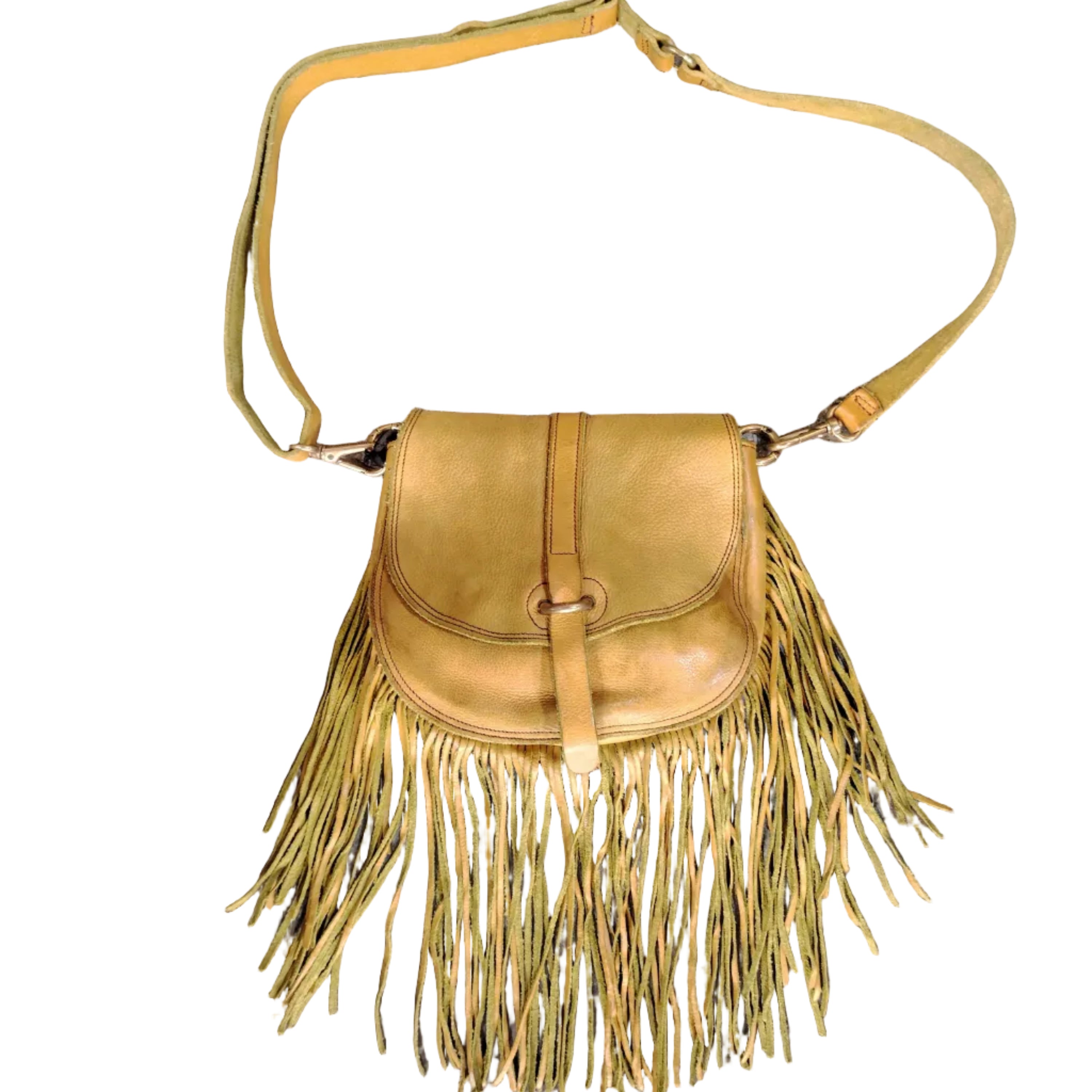 Borsa a tracolla con frange in pelle, tracolla staccabile e regolabile, chiusura con bottone magnetico.