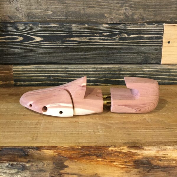 Tendiscarpe in legno di cedro