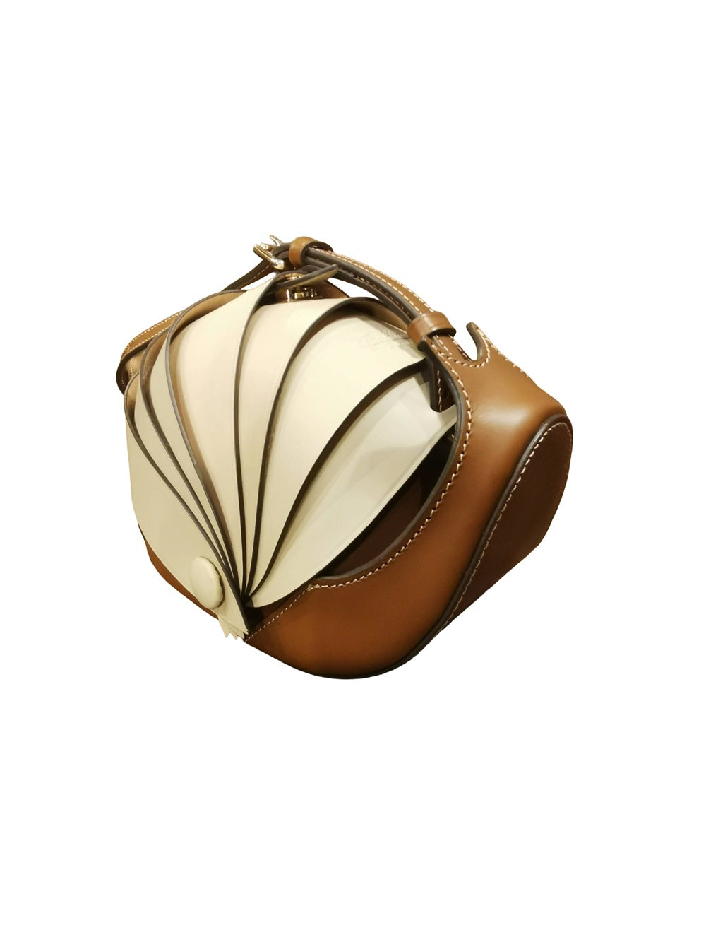 Borsa a forma di chiocciola, interamente realizzata in pelle, di Boldrini Selleria. Made in Italy