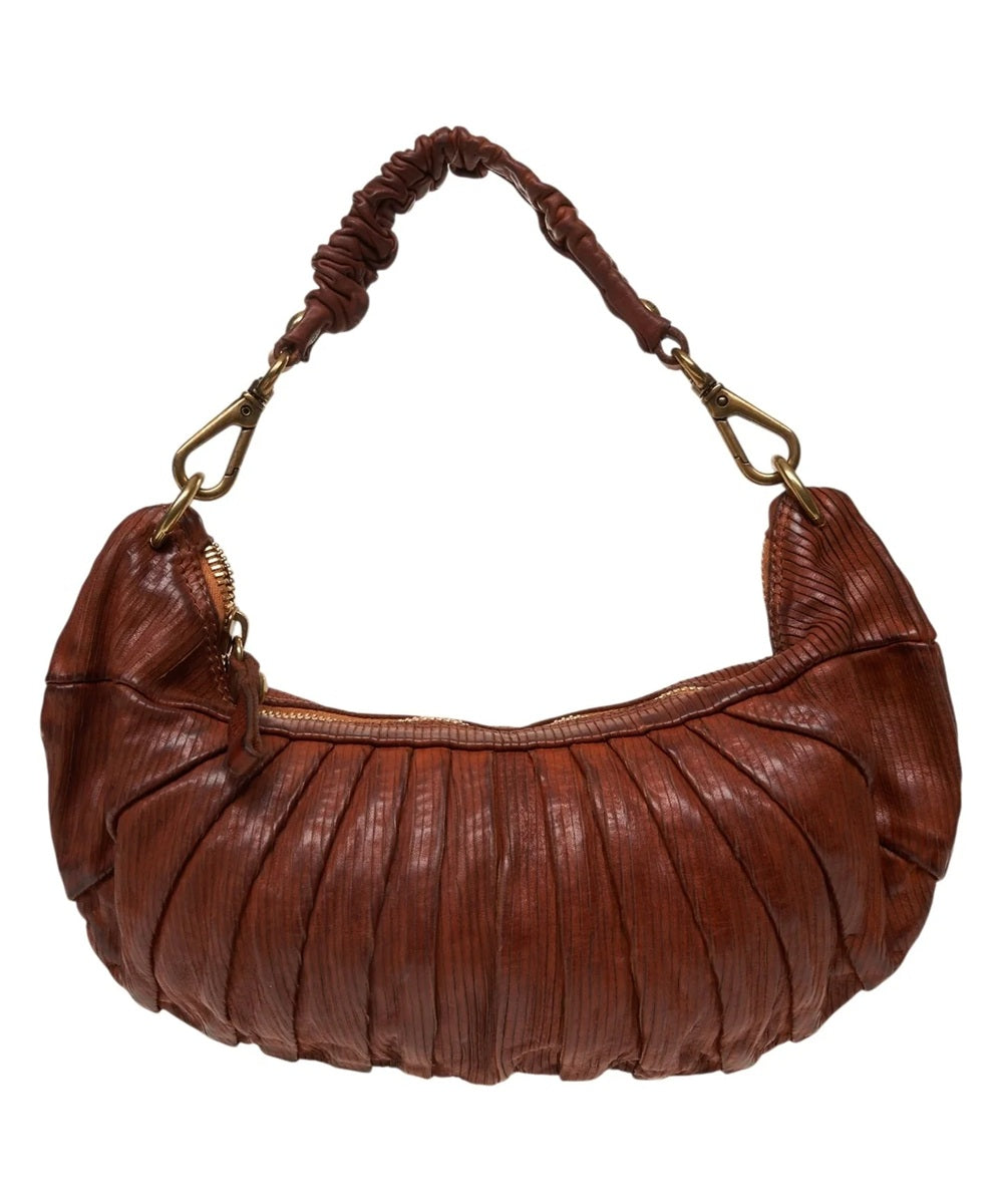 Borsa a forma di mezza luna, con una tracolla lunga e regolabile, e una piccola, entrambe staccabili e intercambiabili. Made in Italy