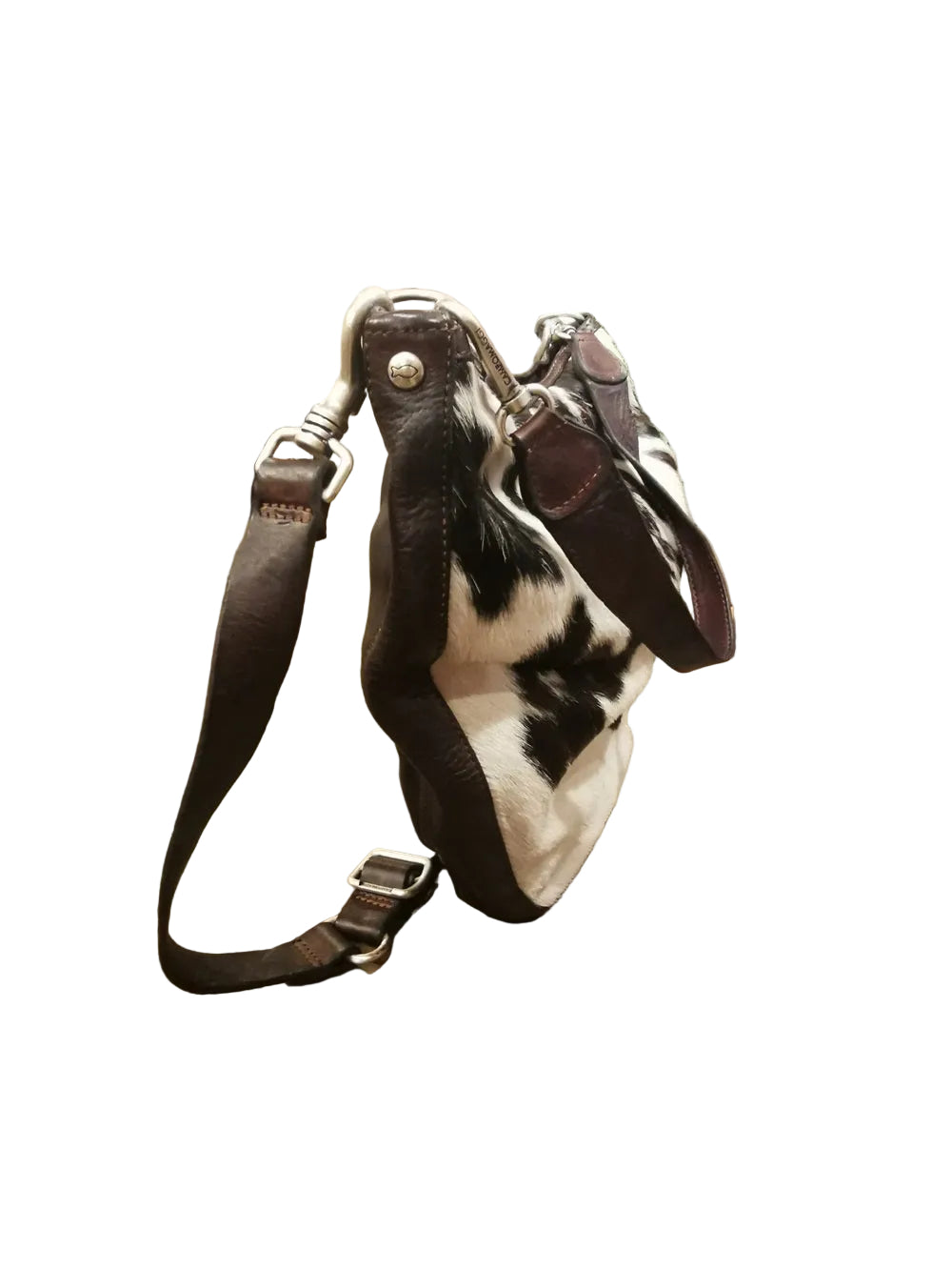 Borsa monospalla realizzata interamente in pelle e pelle di vacchetta a pelo, con doppia tracolla una corta e una lunga, entrambe staccabili. Made in Italy
