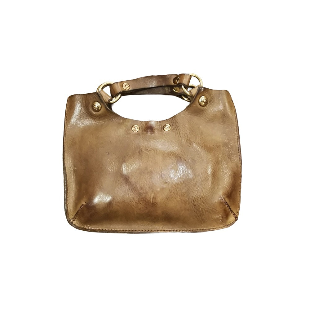 Borsa piccola, interamente realizzata in pelle, di Campomaggi. Ha doppi manici fissi e tracolla staccabile e regolabile. Made in Italy