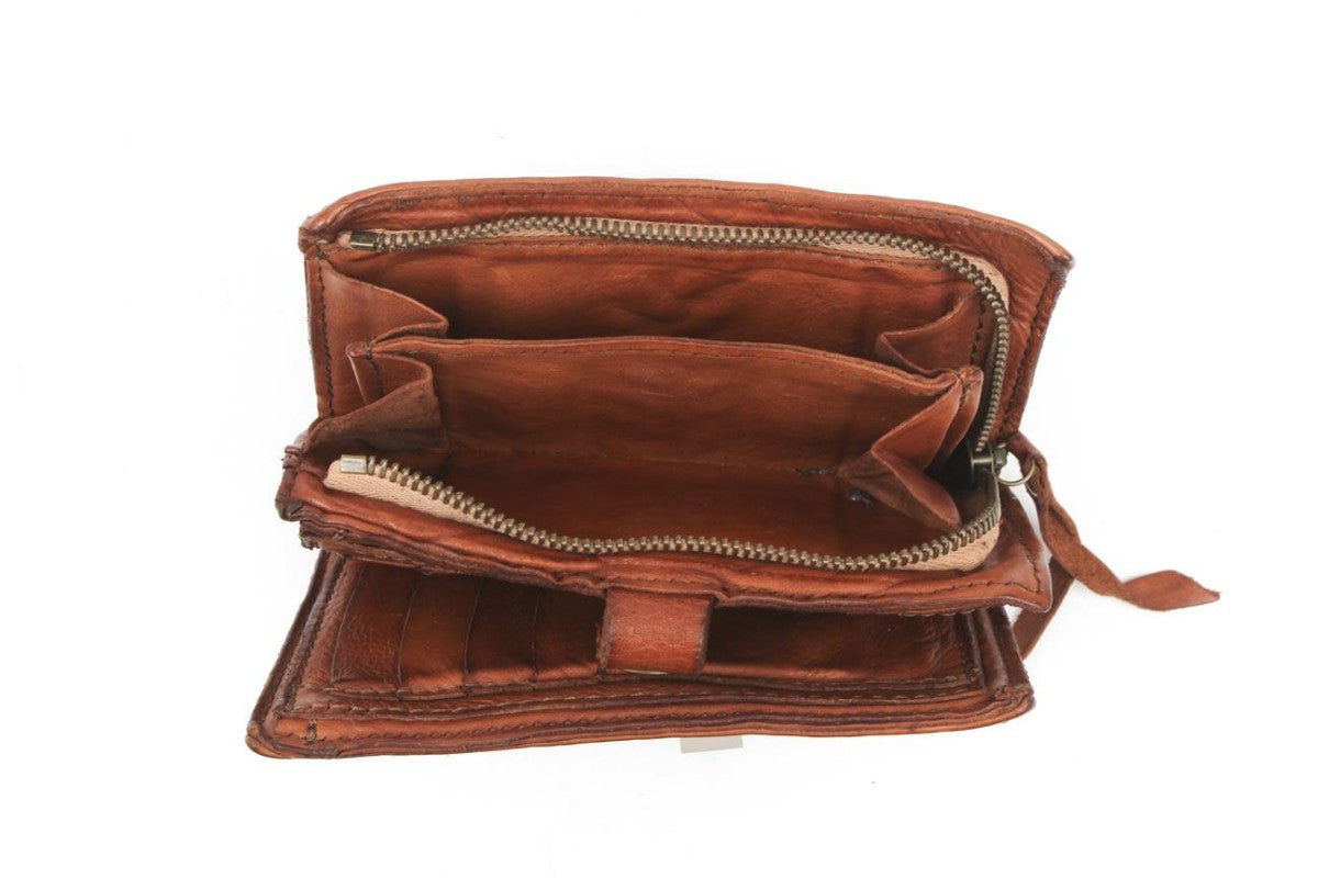 Portafoglio Matera in pelle con borchie Campomaggi C007530ND X0548 COGNAC