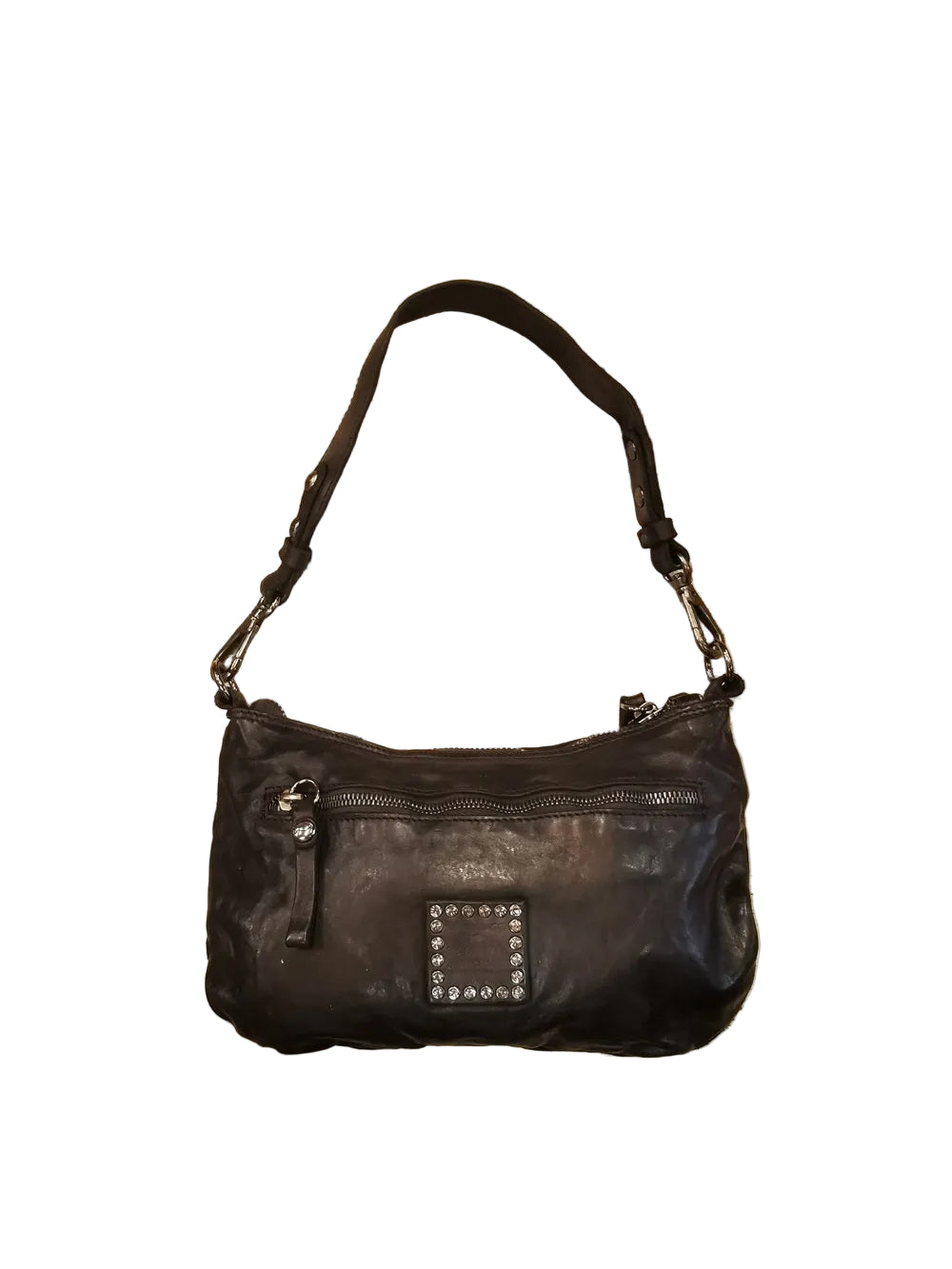 Pochette, della linea Teresa di Campomaggi. Decorata con borchie a forma di fiori e strass. Con doppia tracolla, una a mano e una regolabile. Made in Italy