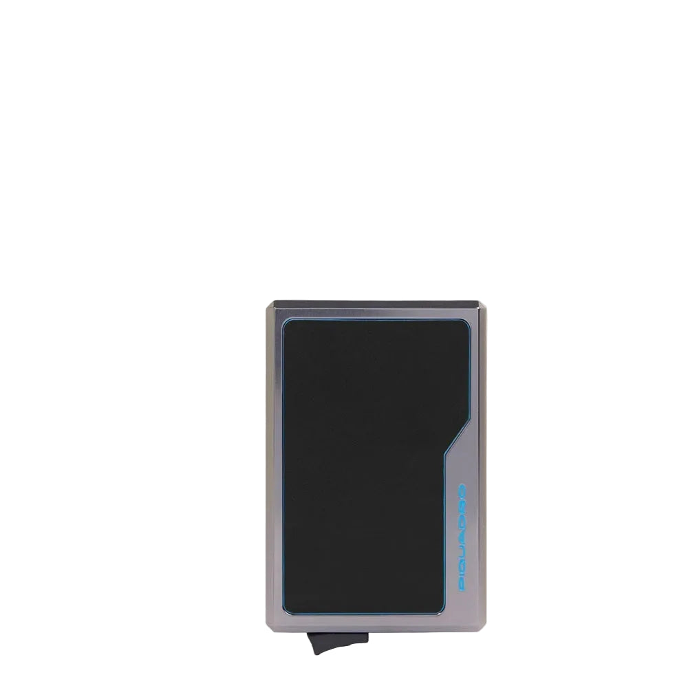 Portacarte, leggero, pratico, col sistema MagSafe, che è una tecnologia di aggancio magnetico.