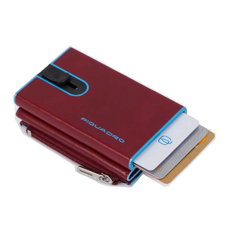 Portafoglio compatto, porta carte con pratica tasca con zip in cui riporre le monete, di Piquadro. Piccolo, leggero, realizzato in morbida pelle con case in alluminio e protezione RFID.