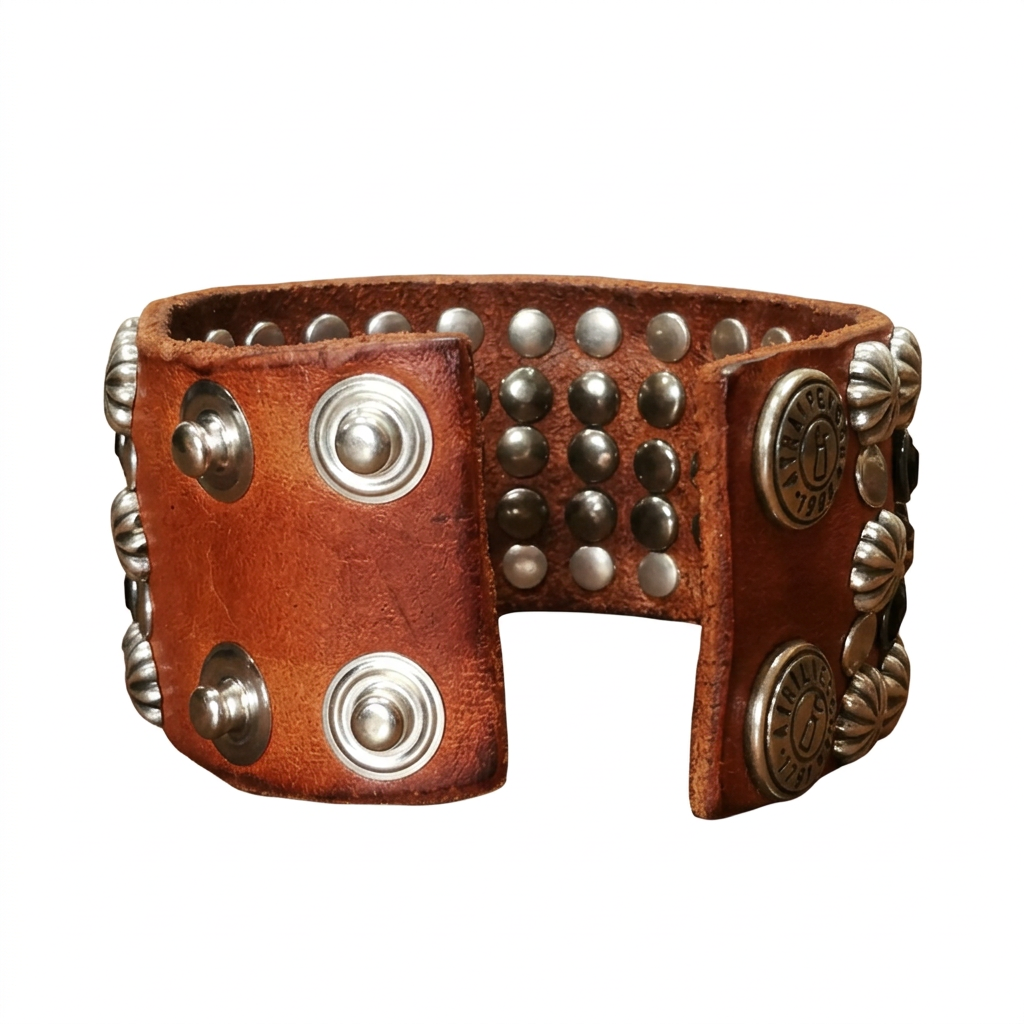Retro del bracciale Campomaggi in pelle Cognac con bottoni a pressione e doppia regolazione