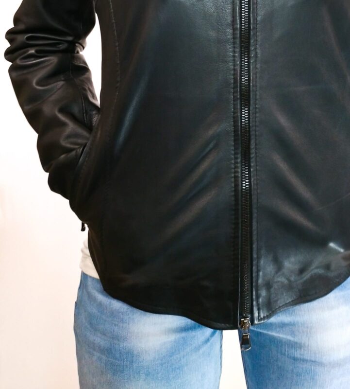 Giacca in pelle donna Romana tuscany tamponata a mano pelletteria nero
