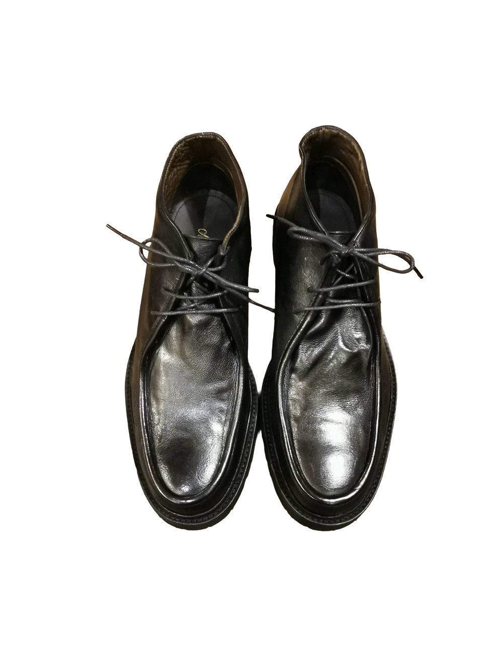 Bellissima scarpa stringata da uomo, interamente realizzata in pelle. Dal taglio classico ed elegante, perfetto da abbinare a molti look. Made in Italy