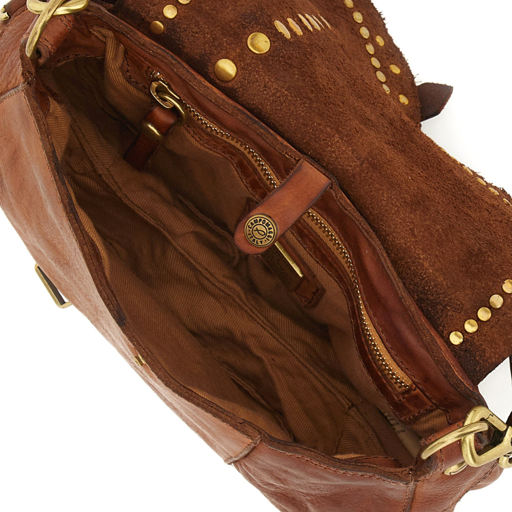 Tracolla in pelle con borchie Gioachina Campomaggi C029370ND X3010 Cognac