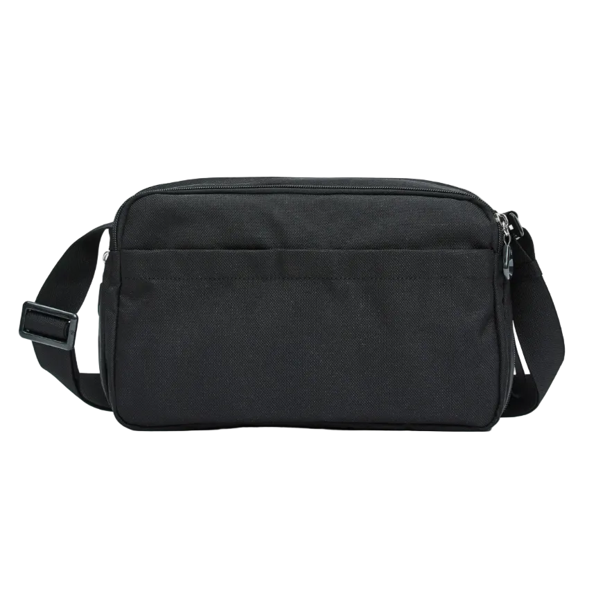 Tracolla in tessuto MD20 Mandarina Duck ,è realizzata in mitrix, materiale leggero, resistente e dall’effetto cangiante.