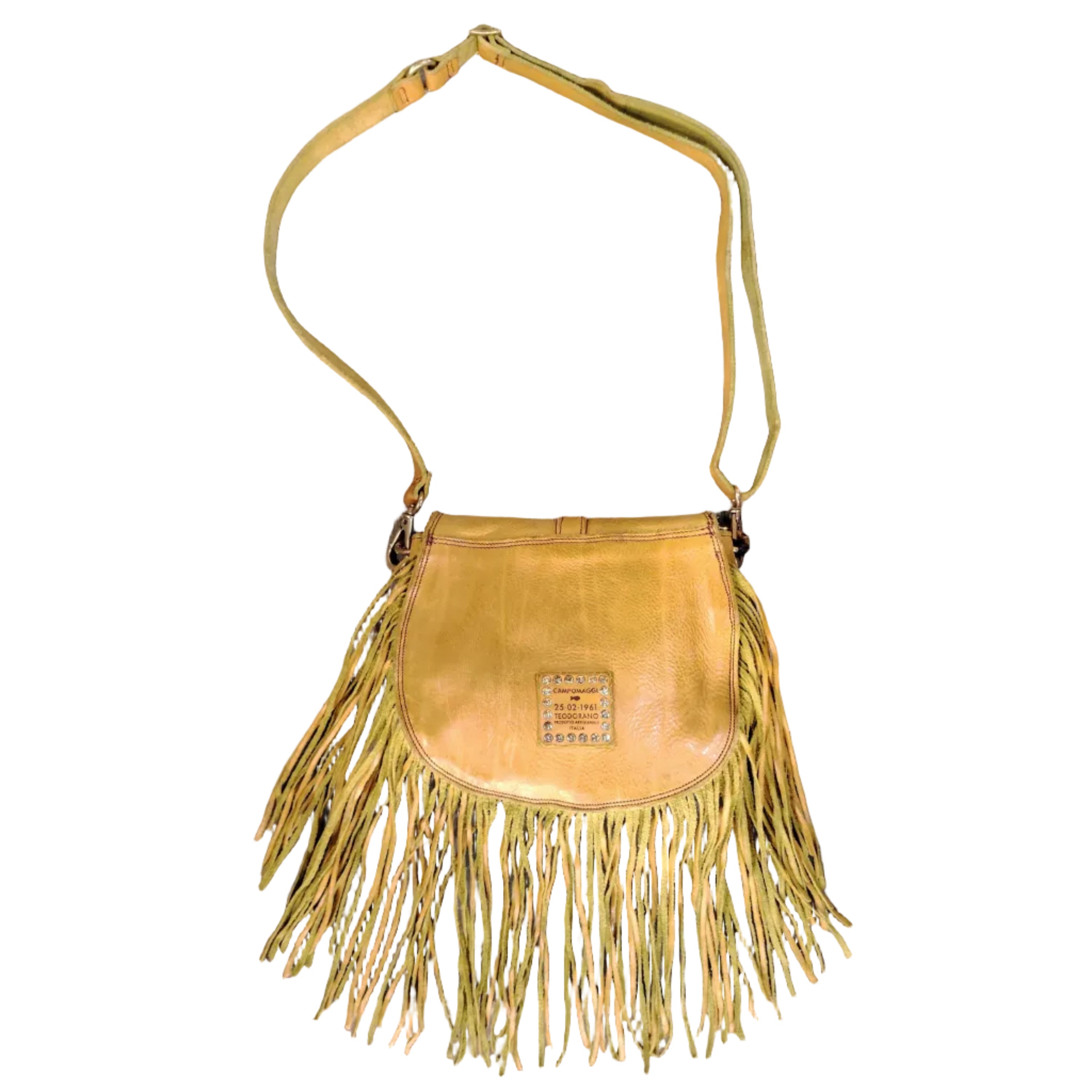 Borsa a tracolla con frange in pelle, tracolla staccabile e regolabile, chiusura con bottone magnetico.